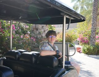 Tiener in buggy in Nizwa