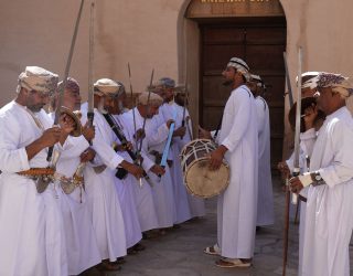 Omani's op plein in Nizwa