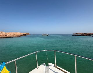 Met de boot naar Dimaniyat Islands