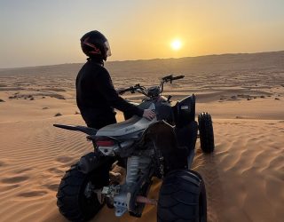 Quadrijden bij zonsondergang