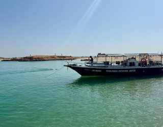 Met de boot gaan snorkelen in Oman