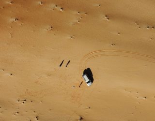Met de jeep in de woestijn van Oman