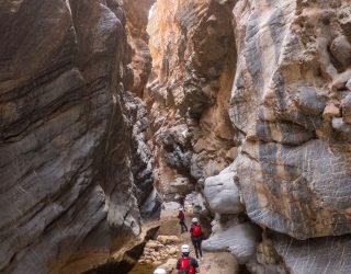 Tussen rotsen in Snake Canyon