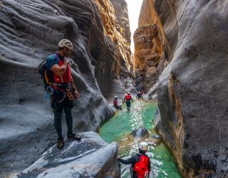 Canyoning tussen rotsen Snake Canyon