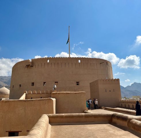 Duik achter de muren van het Fort van Nizwa