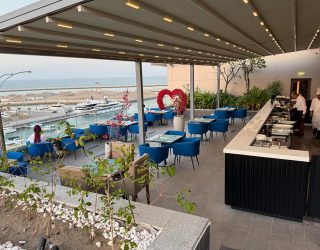 Terras in hotel aan de marina op dak