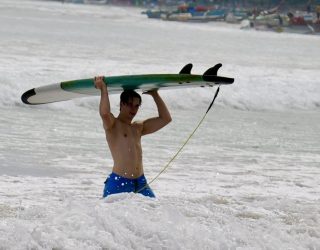 Surfplezier en beach vibes in Weligama Bay
