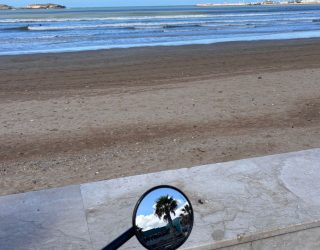 Op de vintage bike aan de kust van Essaouira