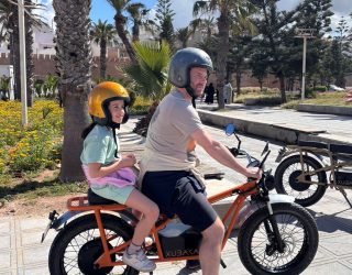 Vader met dochter op vintage bike tour