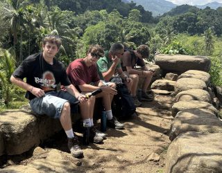 Rustpauze familiehike aan Knuckles Mountains